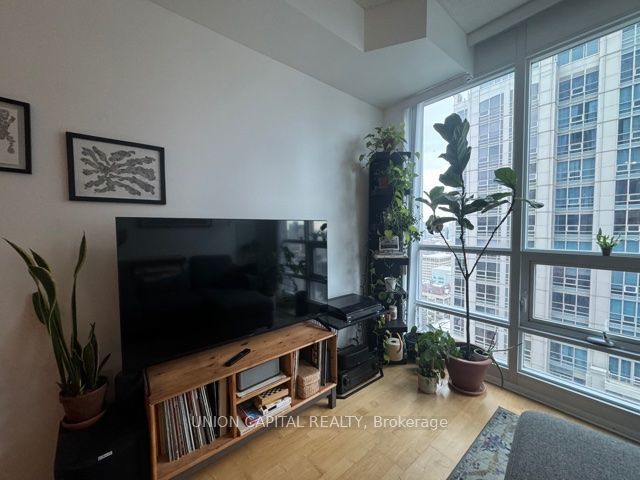 3613 - 761 Bay St