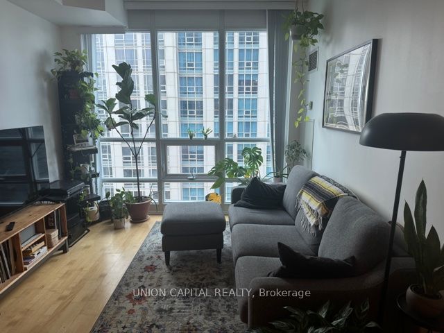 3613 - 761 Bay St
