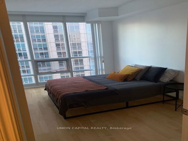 3613 - 761 Bay St