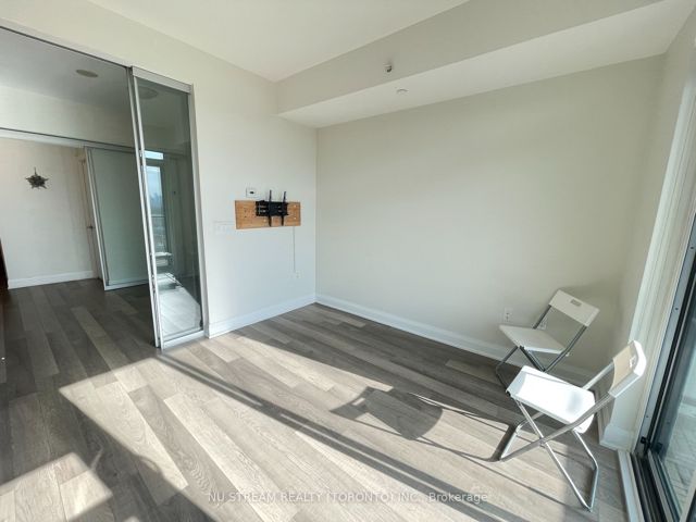 1710 - 160 Vanderhoof Ave S