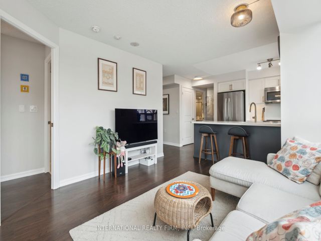 802 - 125 Western Battery Rd