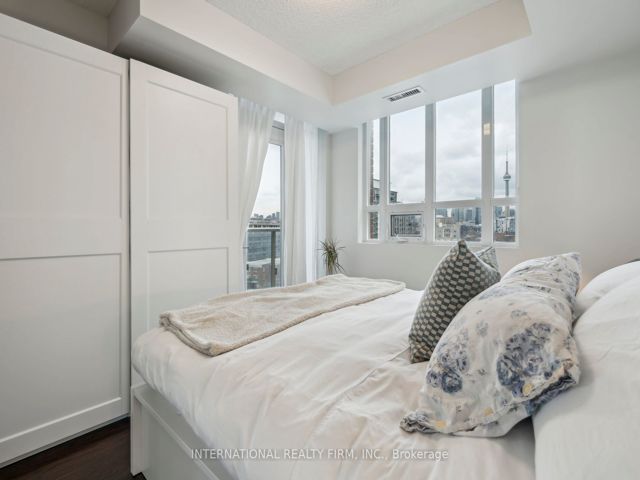 802 - 125 Western Battery Rd