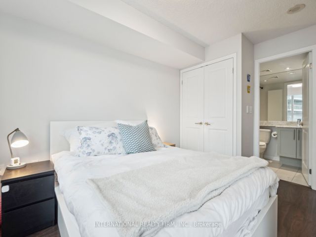 802 - 125 Western Battery Rd