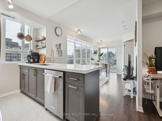 802 - 125 Western Battery Rd