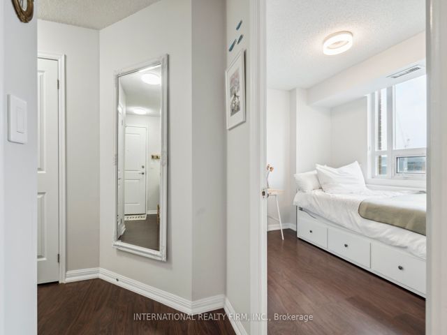 802 - 125 Western Battery Rd