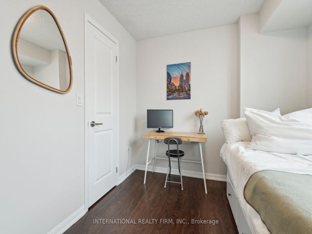 802 - 125 Western Battery Rd