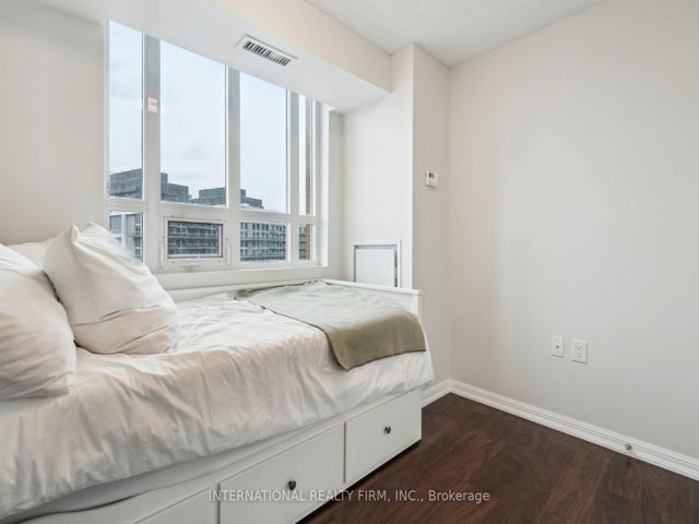 802 - 125 Western Battery Rd