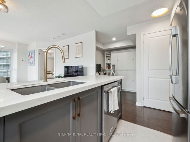 802 - 125 Western Battery Rd