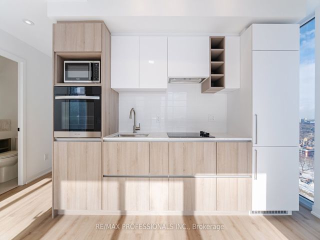 2615 - 319 Jarvis St