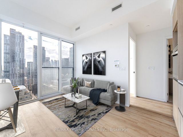 2615 - 319 Jarvis St