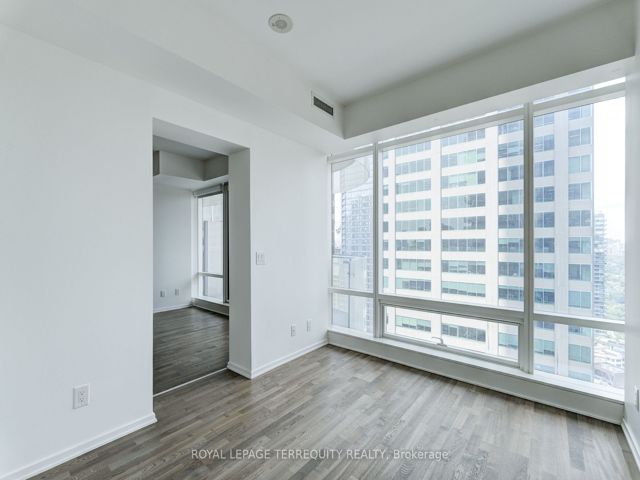 2712 - 1 Bloor St E