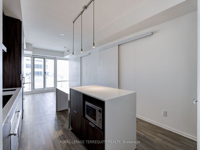 2712 - 1 Bloor St E