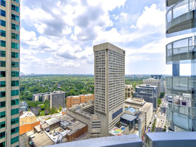 2712 - 1 Bloor St E