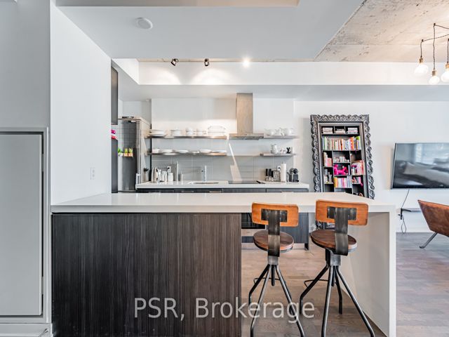 610 - 560 King St W