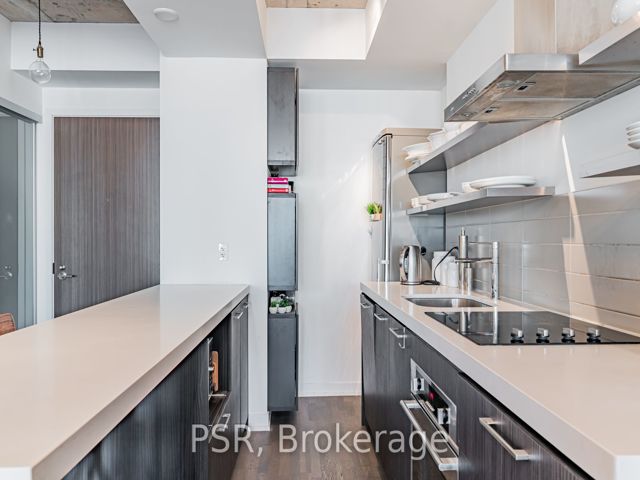 610 - 560 King St W