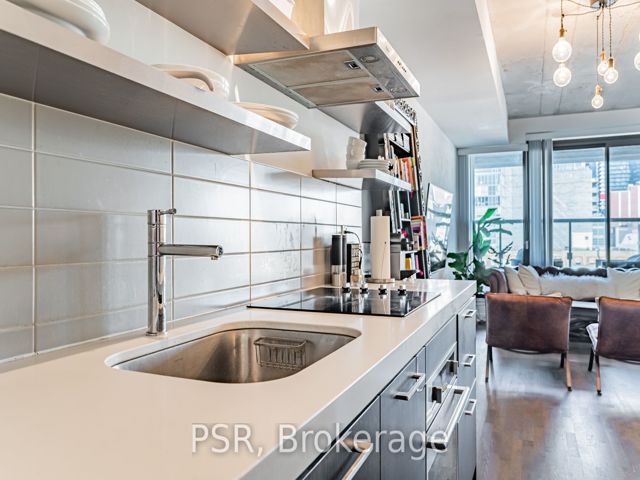 610 - 560 King St W