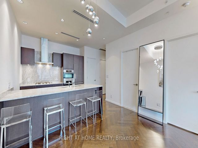 5607 - 180 University Ave