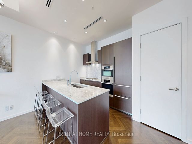 5607 - 180 University Ave