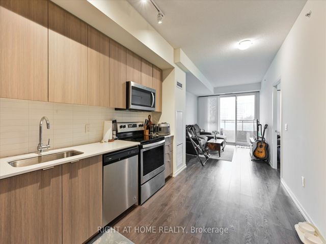 312 - 3237 Bayview Ave