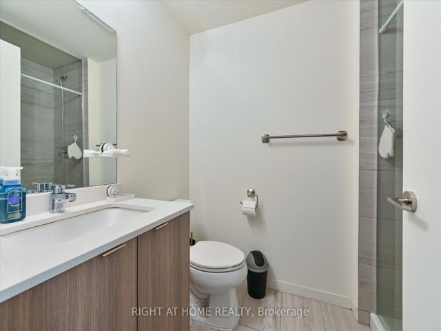 312 - 3237 Bayview Ave
