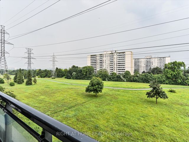 312 - 3237 Bayview Ave
