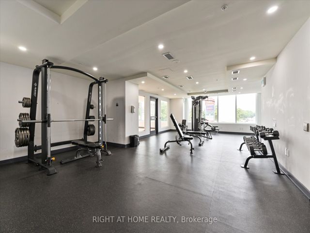 312 - 3237 Bayview Ave