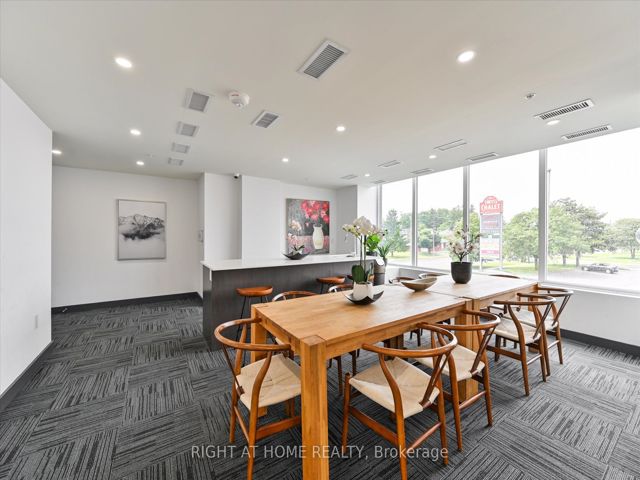 312 - 3237 Bayview Ave