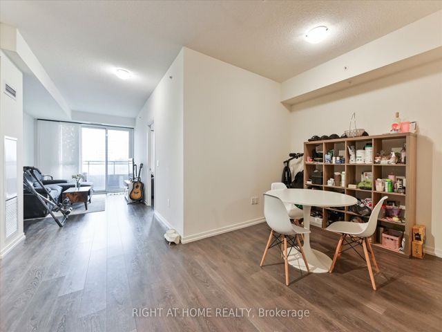 312 - 3237 Bayview Ave