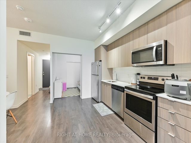 312 - 3237 Bayview Ave