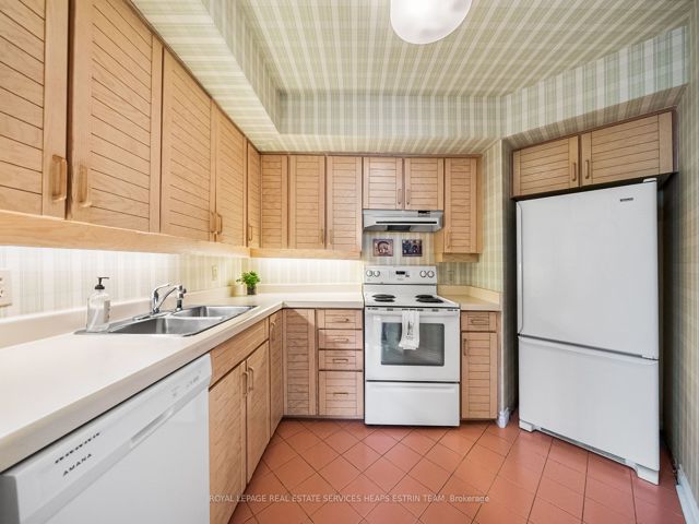 602 - 1177 Yonge St