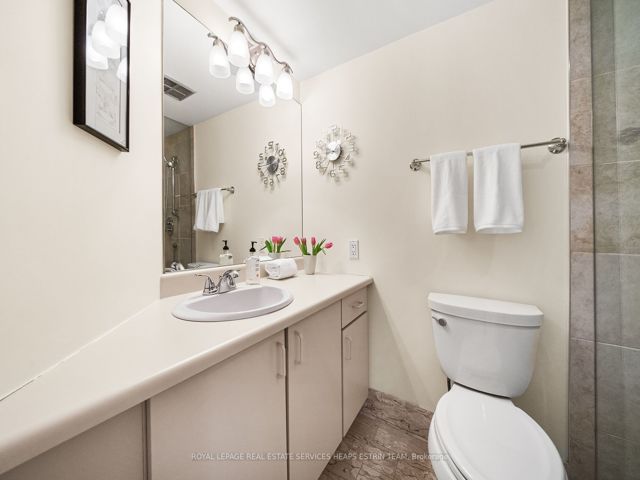 602 - 1177 Yonge St
