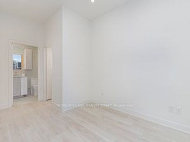 4004 - 15 Mercer St