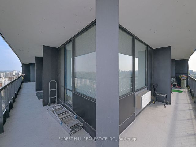 2404 - 135 Antibes Dr