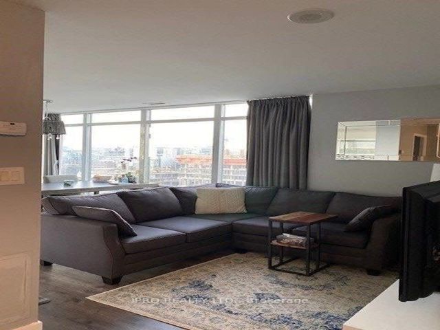 1202 - 4K Spadina Ave