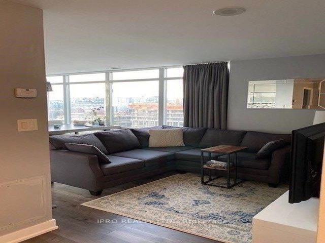 1202 - 4K Spadina Ave