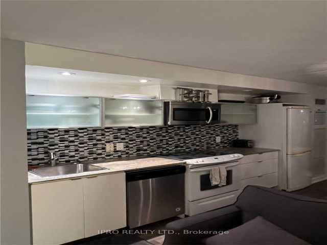 1202 - 4K Spadina Ave