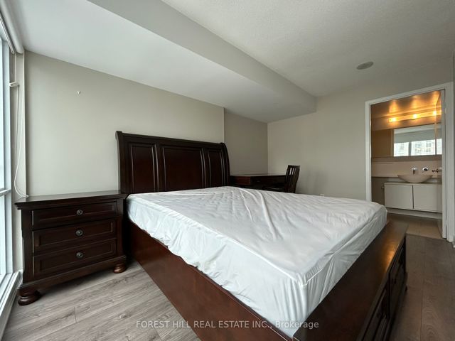 2906 - 15 Fort York Blvd