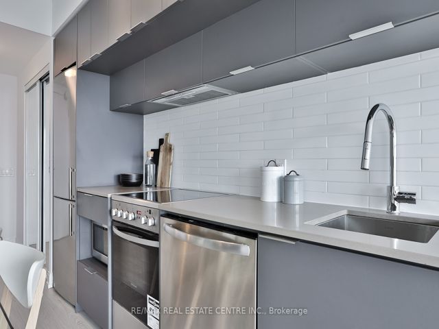 5209 - 181 Dundas st E St