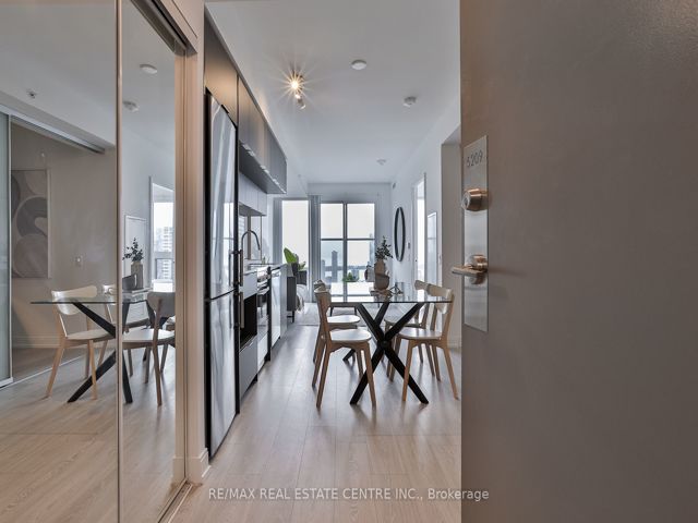 5209 - 181 Dundas st E St