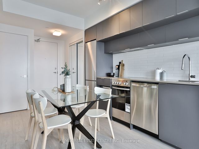 5209 - 181 Dundas st E St