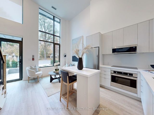101 - 250 Lawrence Ave W