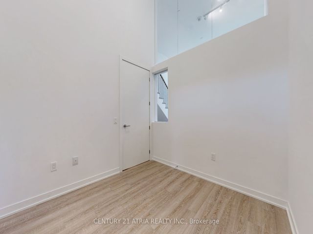 101 - 250 Lawrence Ave W
