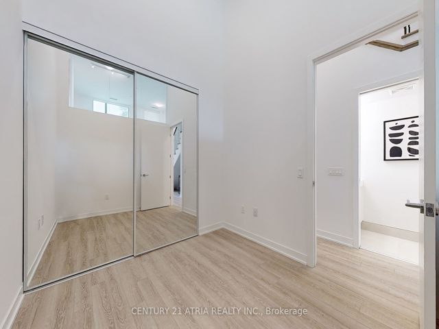101 - 250 Lawrence Ave W