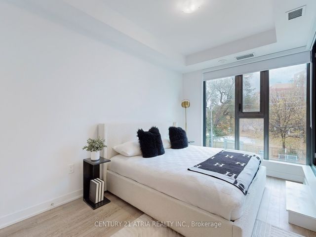 101 - 250 Lawrence Ave W