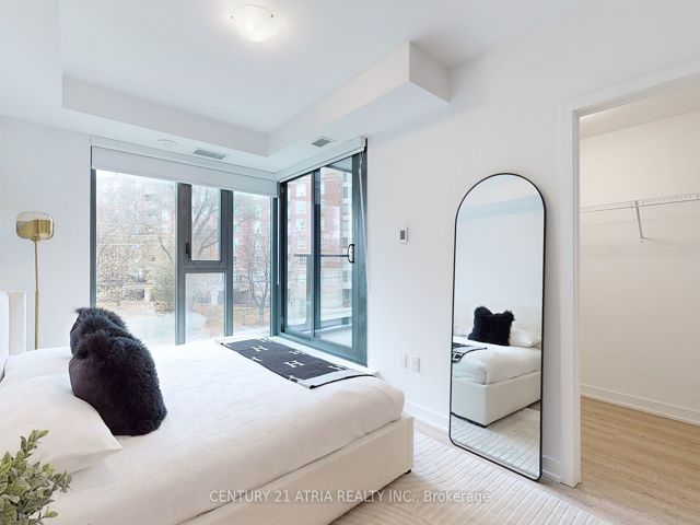 101 - 250 Lawrence Ave W