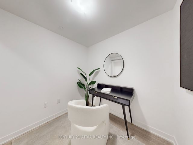 101 - 250 Lawrence Ave W