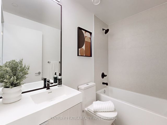 101 - 250 Lawrence Ave W