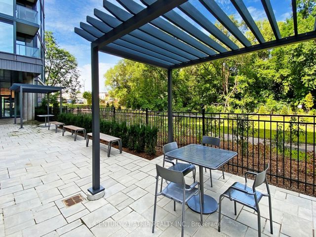 101 - 250 Lawrence Ave W