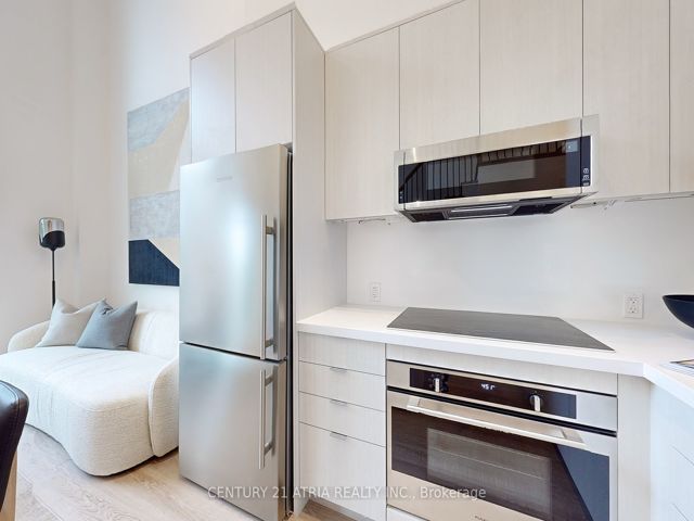 101 - 250 Lawrence Ave W