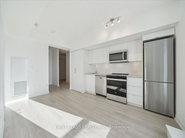 922 - 500 Wilson Ave